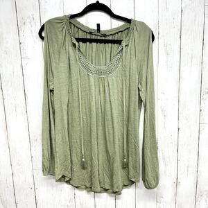 White House Black Market Blouse Women Size L Green Long Sleeve Curved Hem Tribal